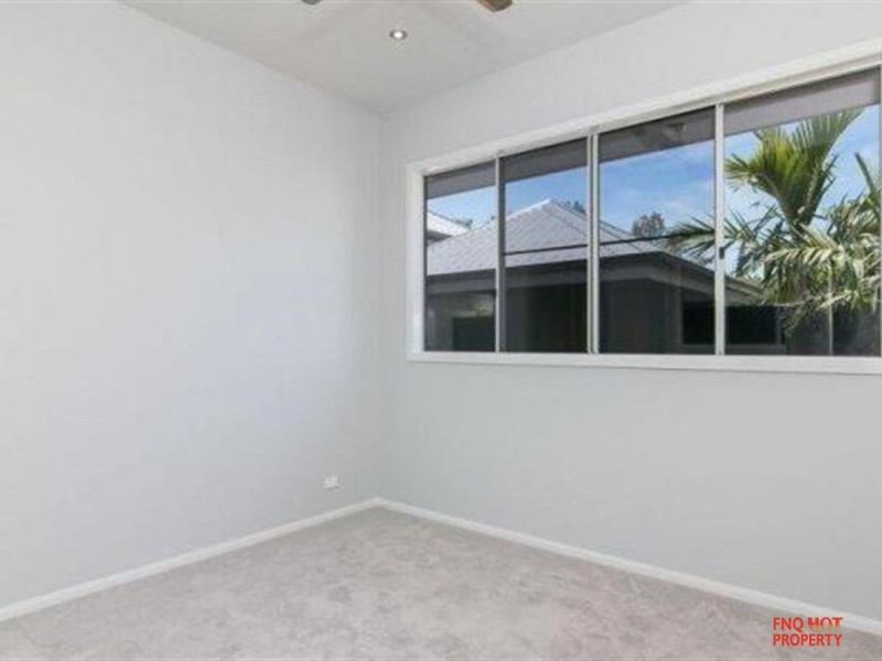 /63 Ocean Drive, Palm Cove QLD 4879