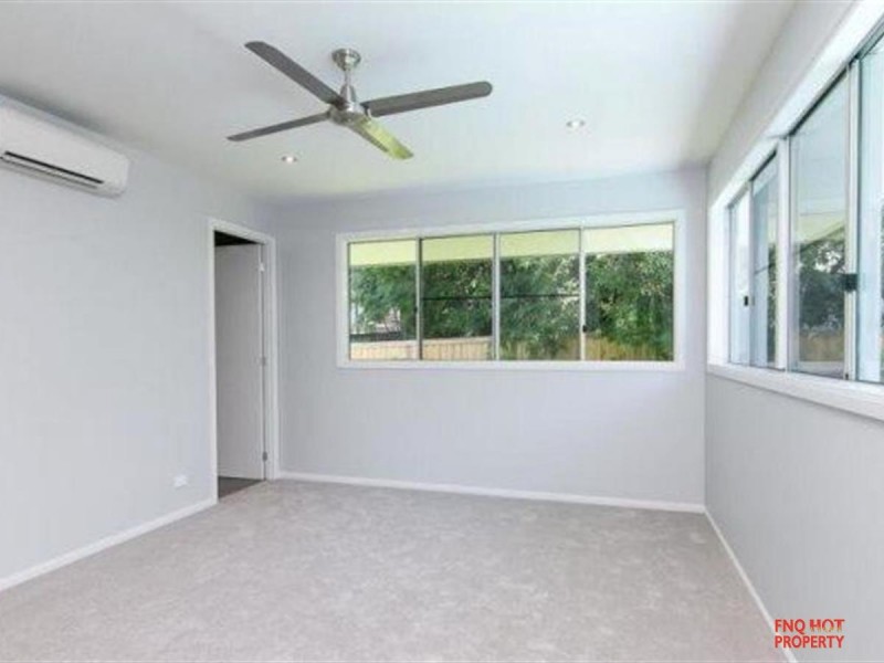 /63 Ocean Drive, Palm Cove QLD 4879