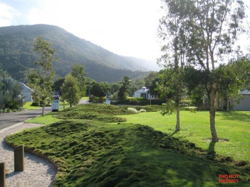 /63 Ocean Drive, Palm Cove QLD 4879