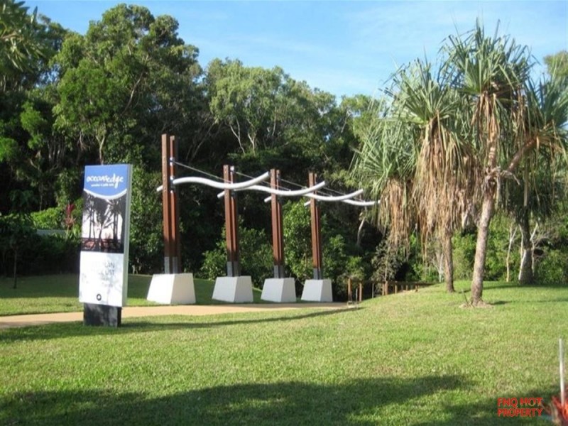 /63 Ocean Drive, Palm Cove QLD 4879