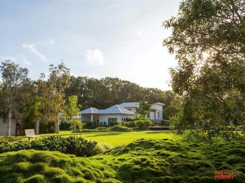 /63 Ocean Drive, Palm Cove QLD 4879