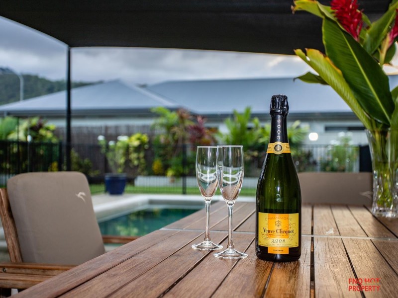 /8 Quarterdeck Street, Trinity Beach QLD 4879