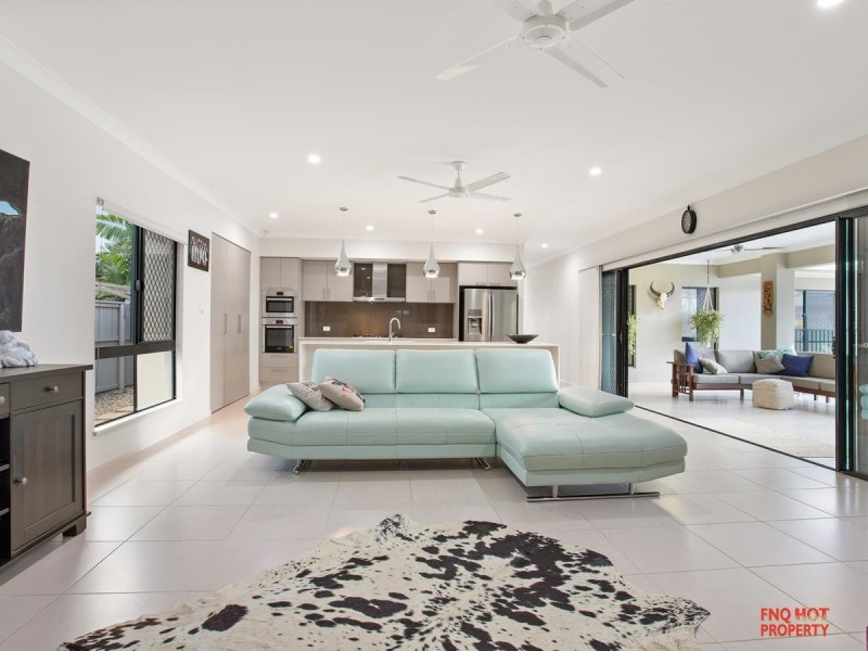 /8 Quarterdeck Street, Trinity Beach QLD 4879