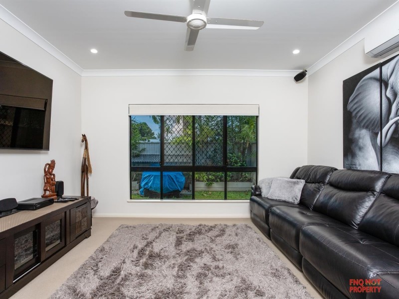 /8 Quarterdeck Street, Trinity Beach QLD 4879