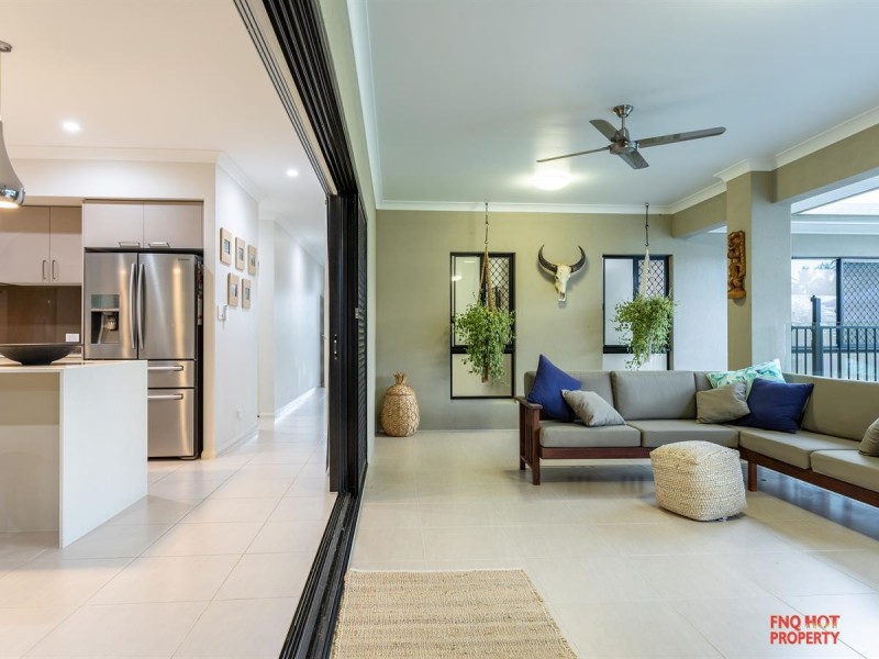 /8 Quarterdeck Street, Trinity Beach QLD 4879