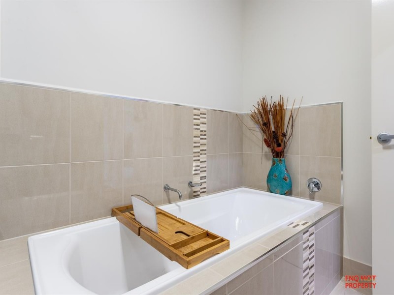 /8 Quarterdeck Street, Trinity Beach QLD 4879