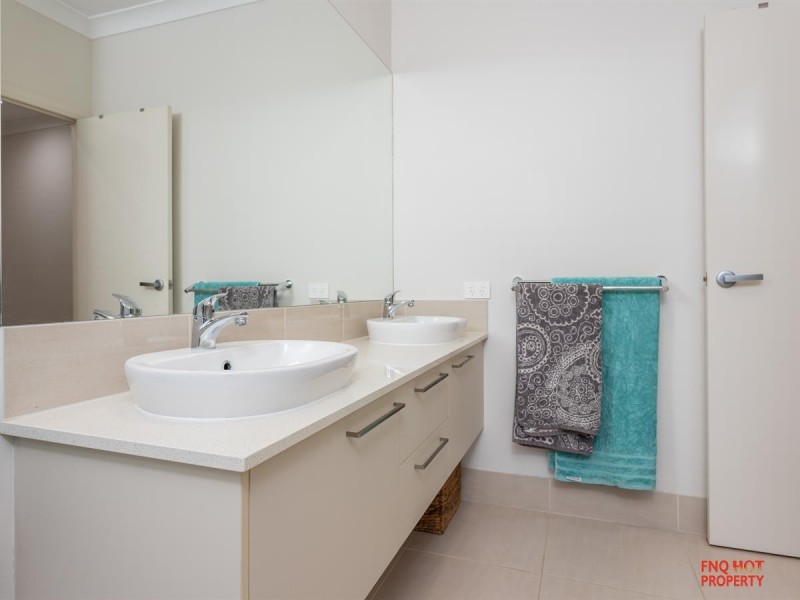 /8 Quarterdeck Street, Trinity Beach QLD 4879