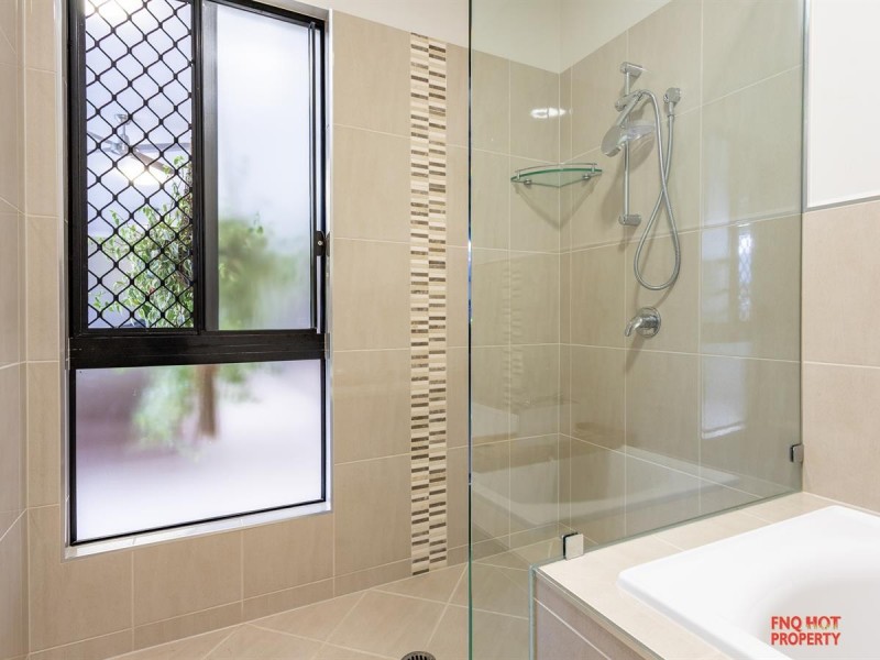 /8 Quarterdeck Street, Trinity Beach QLD 4879