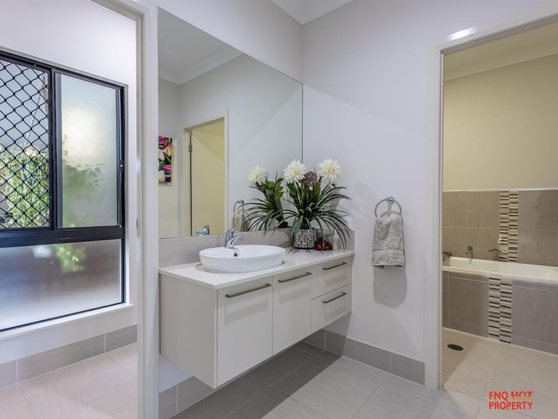 /8 Quarterdeck Street, Trinity Beach QLD 4879