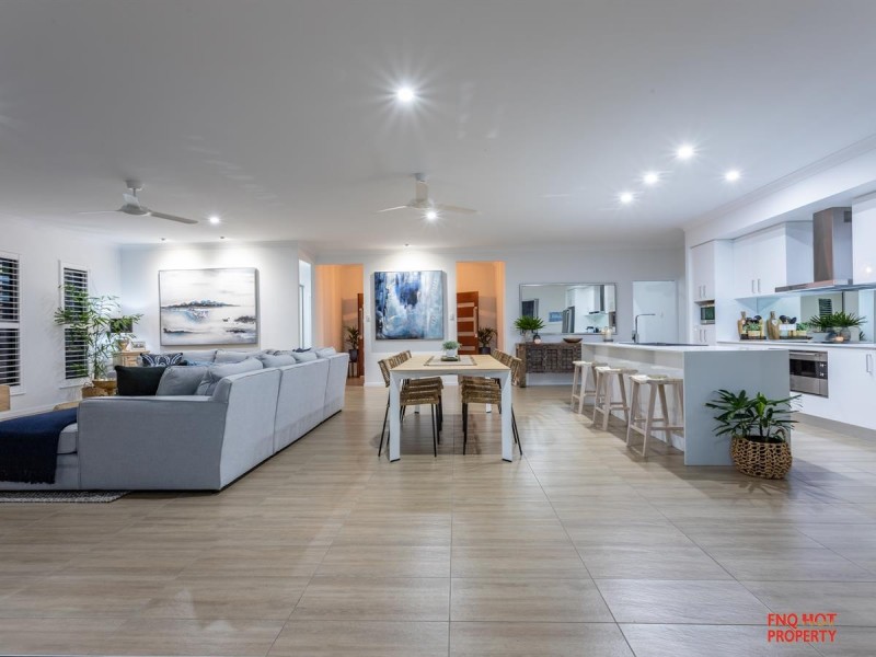 /12 Bluewater Lane, Trinity Beach QLD 4879