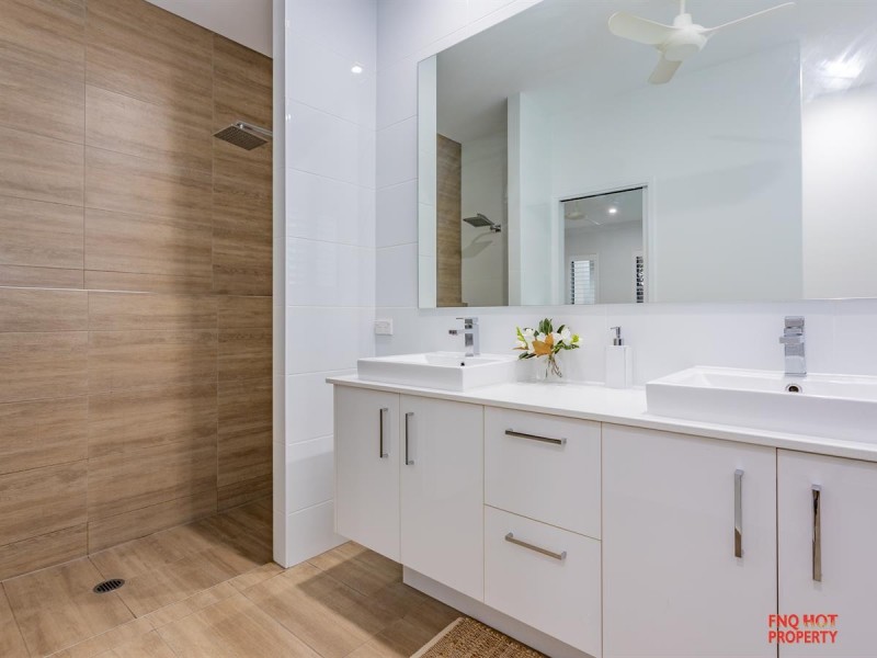 /12 Bluewater Lane, Trinity Beach QLD 4879