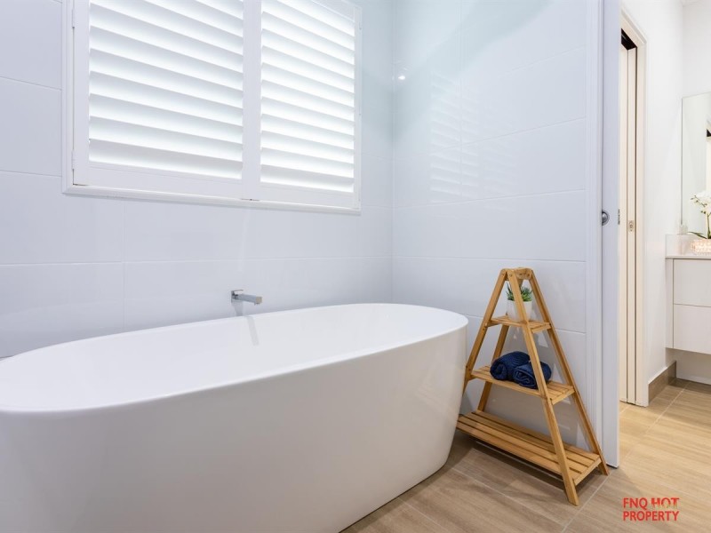 /12 Bluewater Lane, Trinity Beach QLD 4879