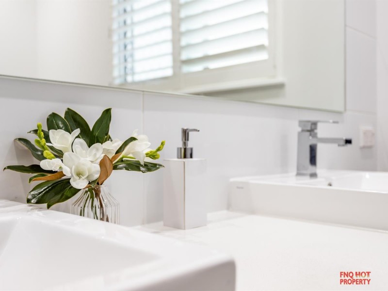 /12 Bluewater Lane, Trinity Beach QLD 4879