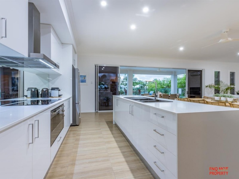 /12 Bluewater Lane, Trinity Beach QLD 4879