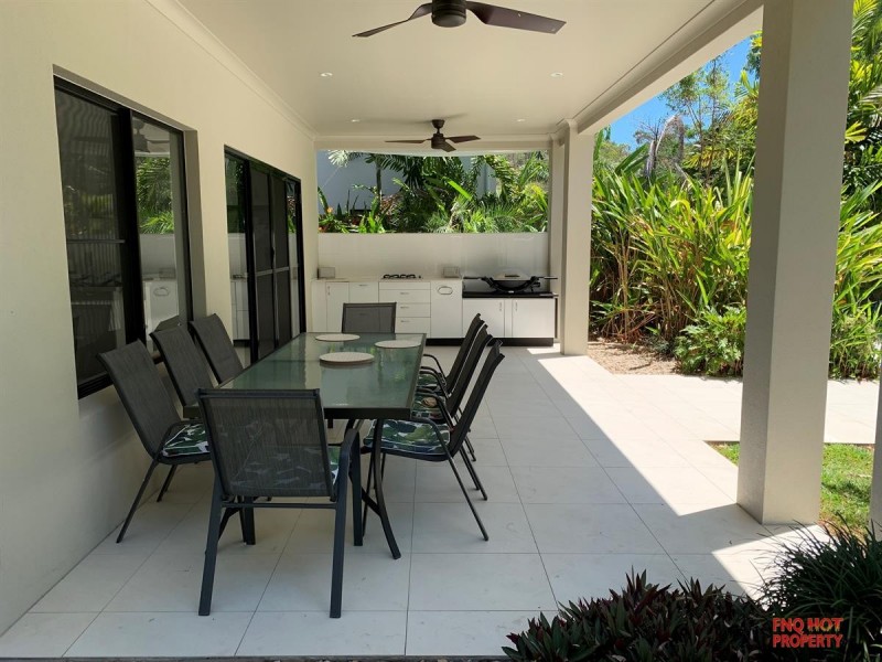 /2 Beachfront Avenue, Trinity Beach QLD 4879