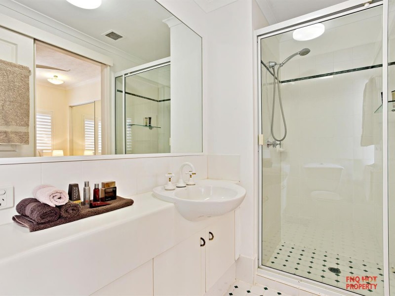 1/98-100 Moore Street, Trinity Beach QLD 4879