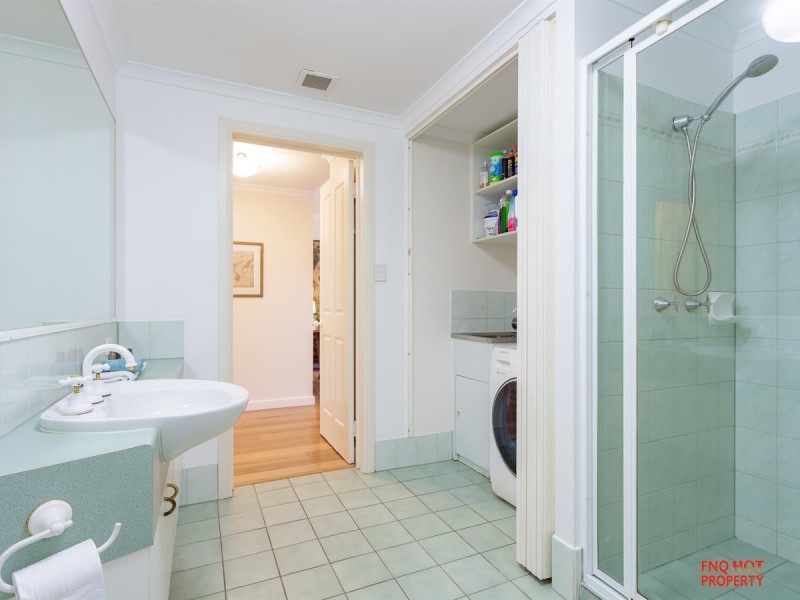 1/98-100 Moore Street, Trinity Beach QLD 4879