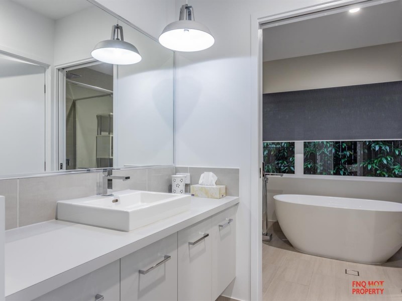 /2 Thornborough Circuit, Smithfield QLD 4878