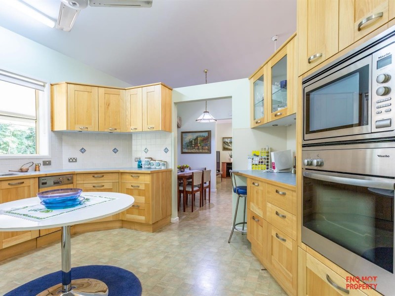 /17 Forum Close, Mooroobool QLD 4870