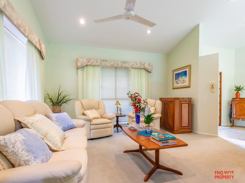 /17 Forum Close, Mooroobool QLD 4870
