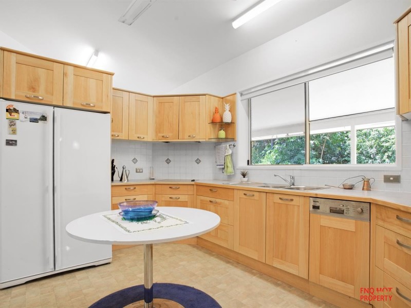 /17 Forum Close, Mooroobool QLD 4870