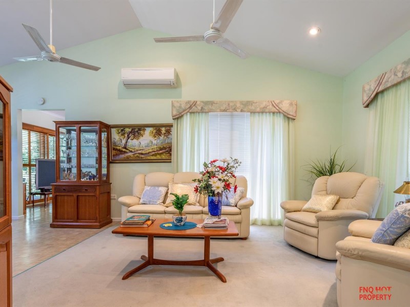 /17 Forum Close, Mooroobool QLD 4870
