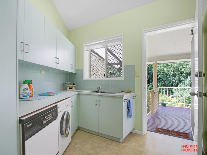 /17 Forum Close, Mooroobool QLD 4870
