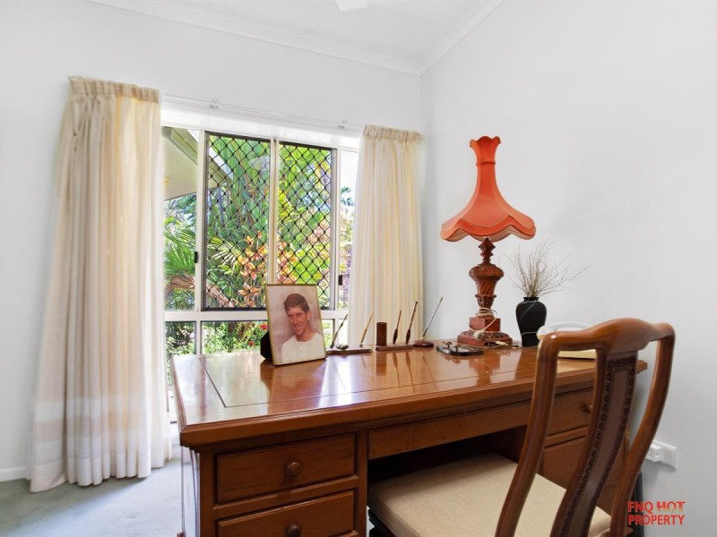 /17 Forum Close, Mooroobool QLD 4870