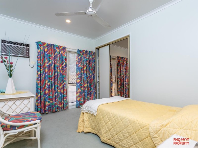 /17 Forum Close, Mooroobool QLD 4870
