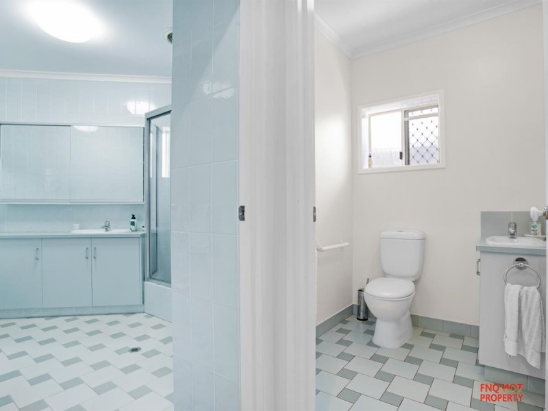 /17 Forum Close, Mooroobool QLD 4870
