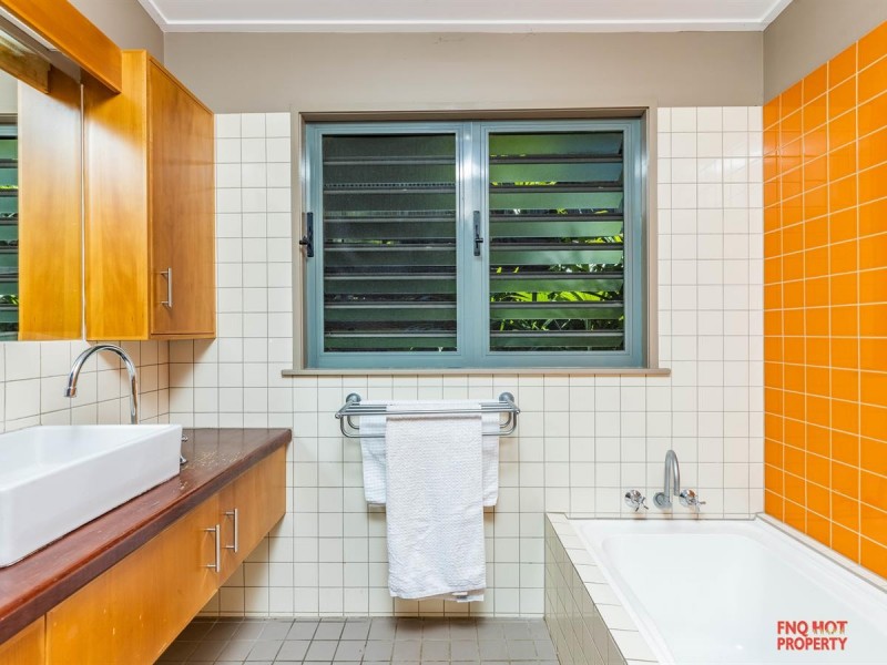 /3 Knott Court, Whitfield QLD 4870