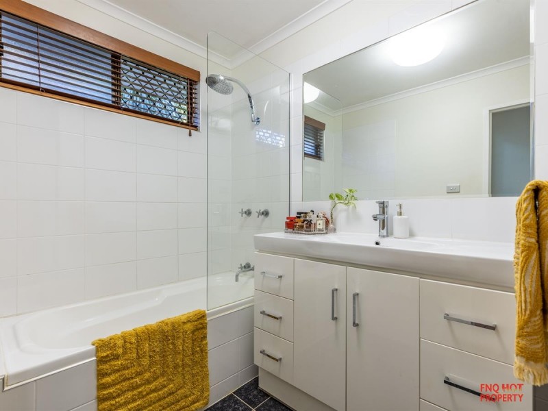 /6 Leon Close, Brinsmead QLD 4870