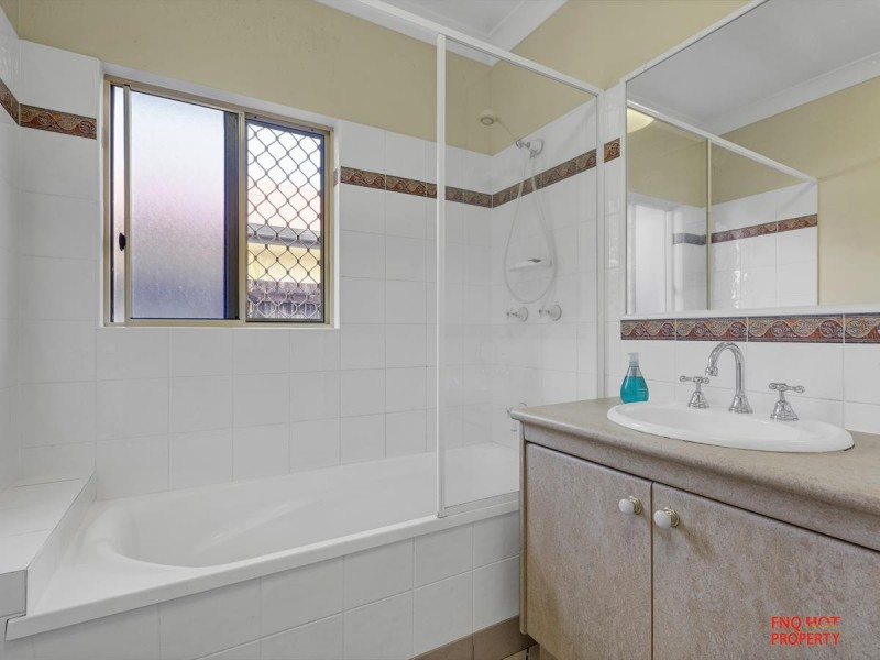 /4 Bells Close, Kewarra Beach QLD 4879