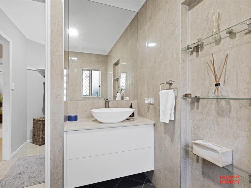 /4 Bells Close, Kewarra Beach QLD 4879
