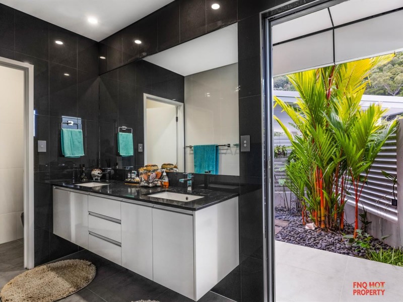 7/63 Foley Road, Palm Cove QLD 4879