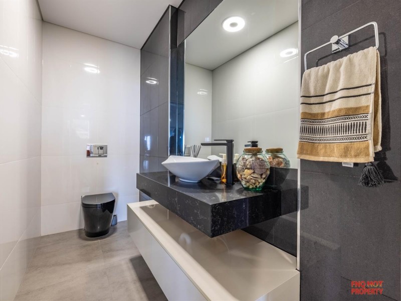 7/63 Foley Road, Palm Cove QLD 4879