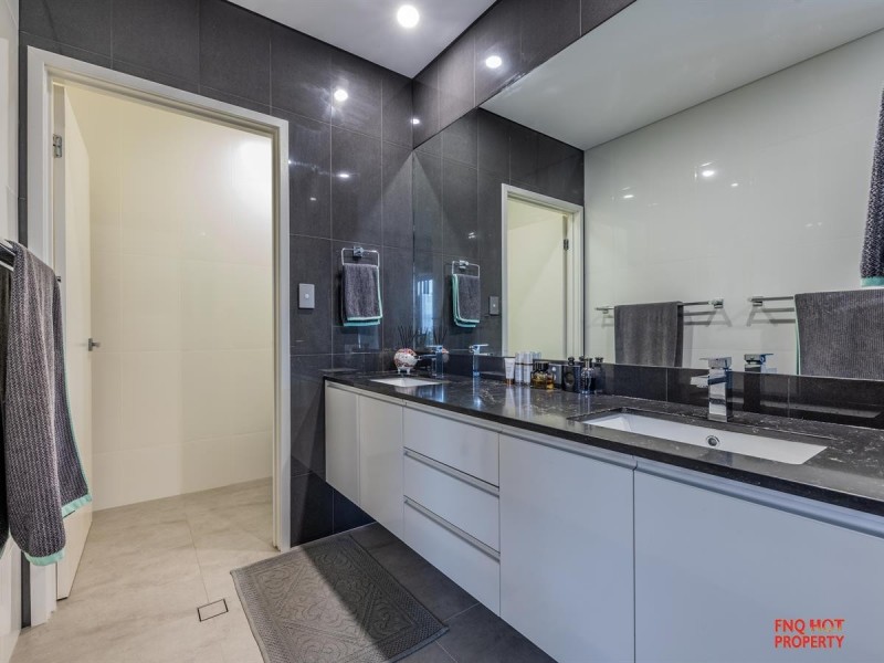 7/63 Foley Road, Palm Cove QLD 4879