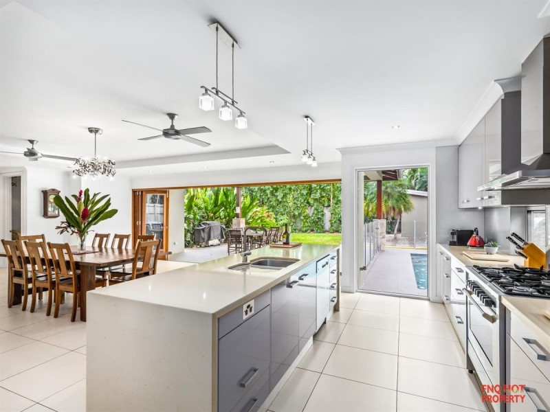 /52 Harbour Drive, Trinity Park QLD 4879