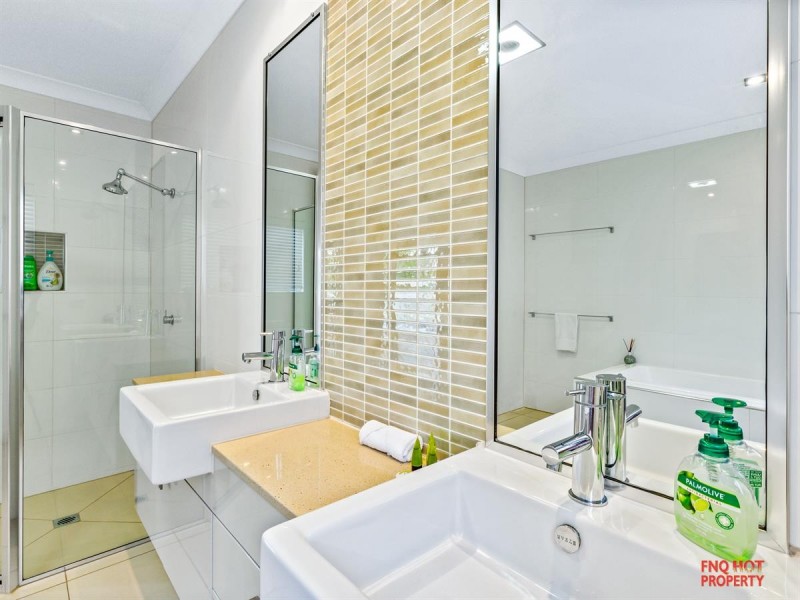 /52 Harbour Drive, Trinity Park QLD 4879
