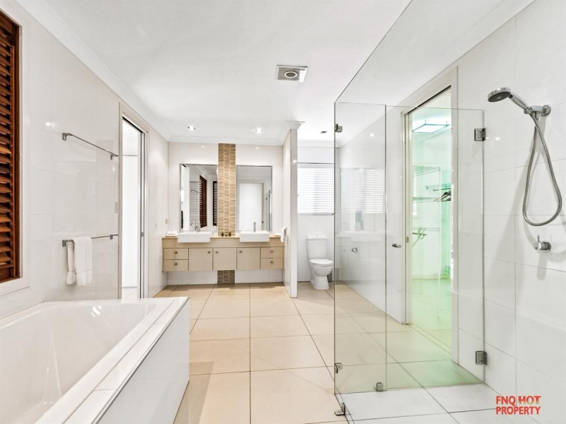 /52 Harbour Drive, Trinity Park QLD 4879