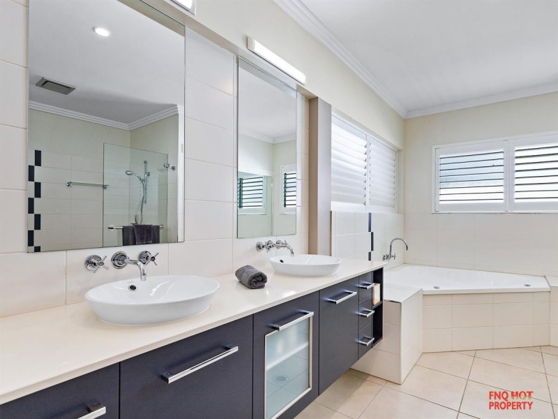 /59 Harbour Drive, Trinity Park QLD 4879