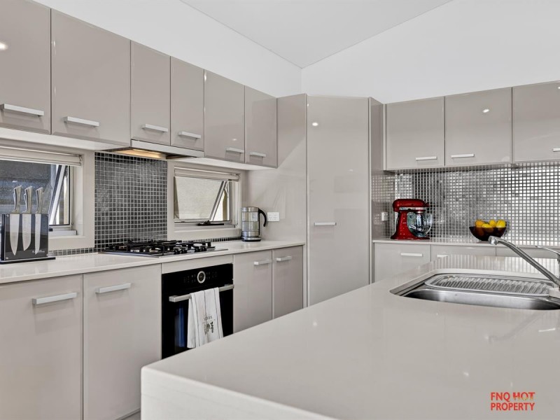 2/60 Harbour Drive, Trinity Park QLD 4879