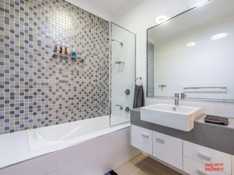 2/60 Harbour Drive, Trinity Park QLD 4879