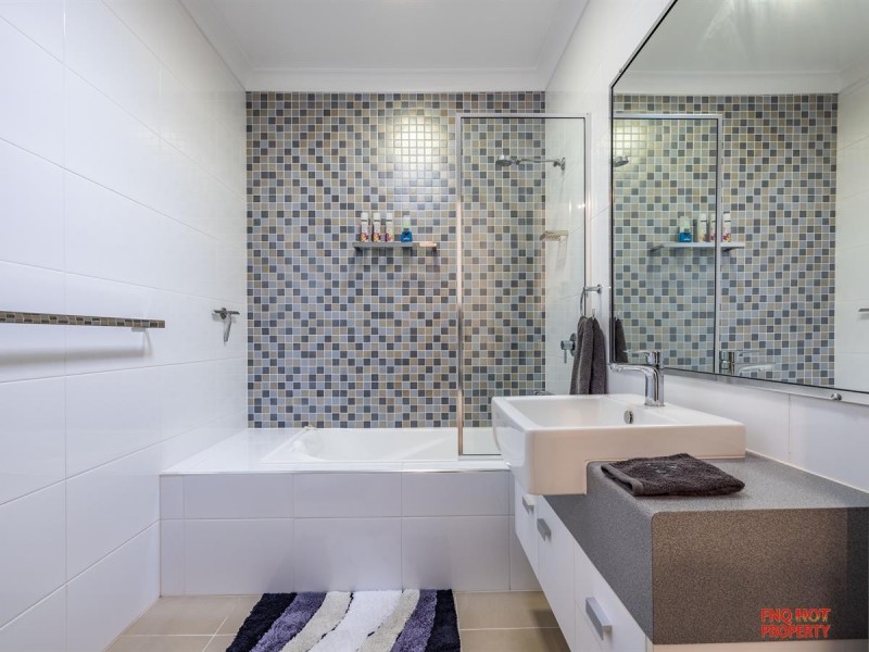 2/60 Harbour Drive, Trinity Park QLD 4879