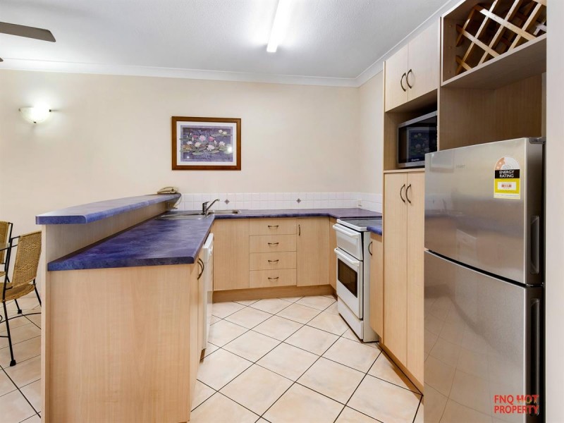 28/255 Lake Street, Cairns North QLD 4870