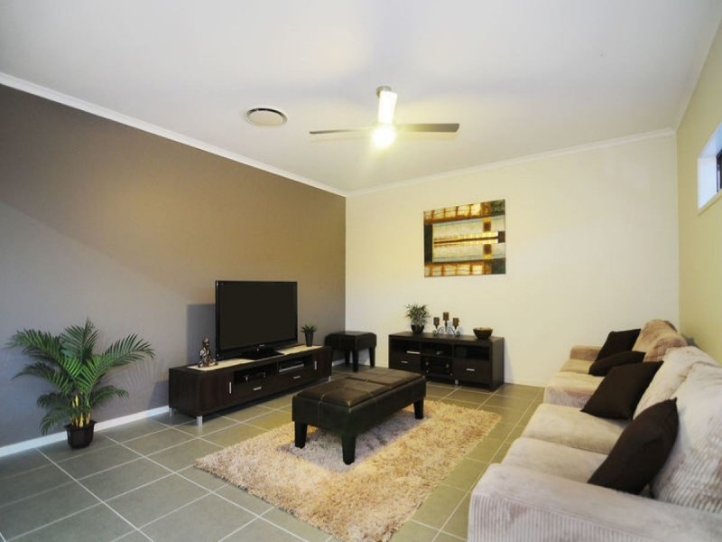 /33 Iridescent Drive, Trinity Park QLD 4879