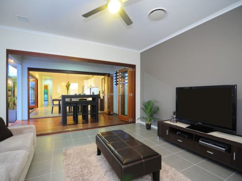 /33 Iridescent Drive, Trinity Park QLD 4879