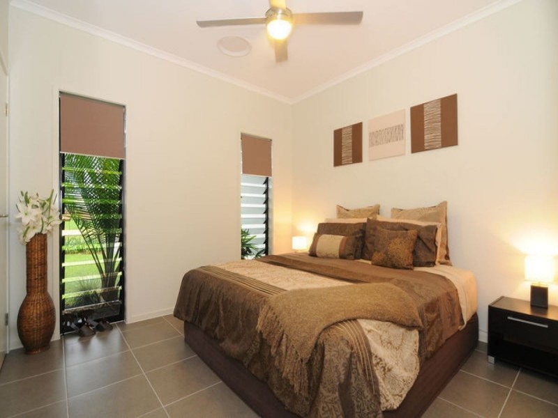 /33 Iridescent Drive, Trinity Park QLD 4879