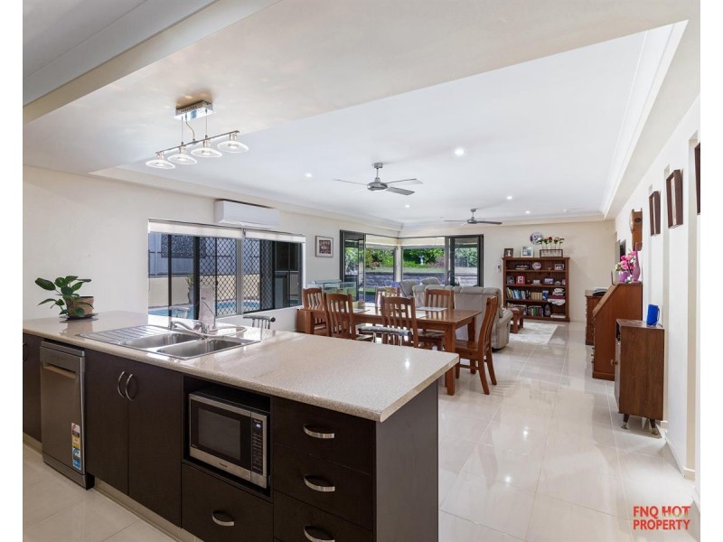 /3 Retreat Close, Palm Cove QLD 4879
