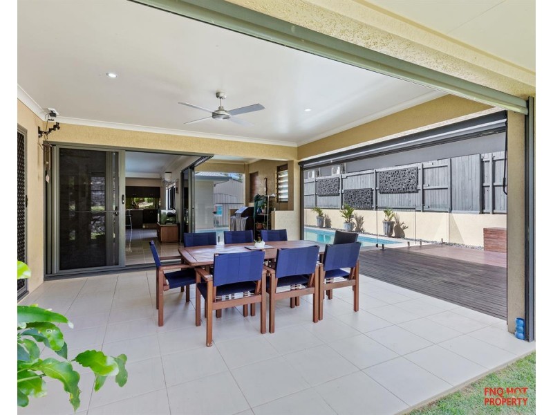 /3 Retreat Close, Palm Cove QLD 4879